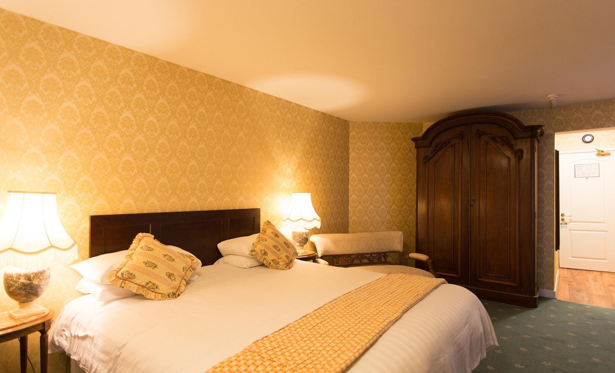 The Sandhouse Hotel And Marine Spa Donegal Town Exterior photo